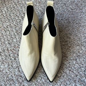 Everlane The Boss Bootie bone pebbled Italian leather bootie ankle boot size 7.5